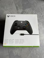 Xbox Wireless Controller + USB-C Cable, Xbox Original, Ophalen of Verzenden, Zo goed als nieuw, Controller