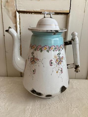 Brocante emaille koffiepot met schaatshandvat beschikbaar voor biedingen