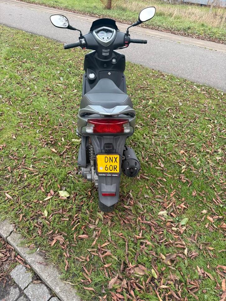 Kymco Agility 16+ 50cc 4-takt (2018) – gele kenteken, Fietsen en Brommers, Scooters | Overige merken, Zo goed als nieuw, Maximaal 45 km/u