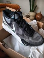 Nike Kyrie 3 Gympen - Nieuw in doos, Ophalen of Verzenden, Nieuw, Nike, Sneakers of Gympen