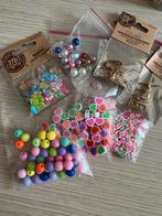 Mix of beads, pendants and hooks. Plastic, fimo, silicone, Ophalen of Verzenden, Zo goed als nieuw, Bedel