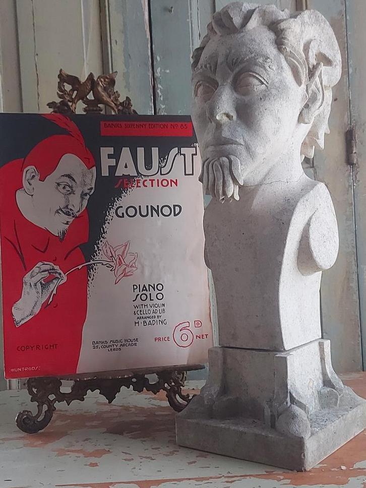 Vintage gekapt duivelsbeeld 2 delig soort v zandsteen, Antiek en Kunst, Curiosa en Brocante, Ophalen of Verzenden