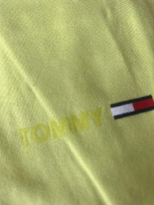 T-shirt Tommy Hilfiger, Kleding | Heren, T-shirts, Zo goed als nieuw, Maat 48/50 (M), Geel, Ophalen of Verzenden