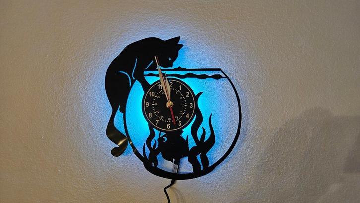 Leuke LED Klok! Kat/Vis! NIEUW! 30 CM!, Huis en Inrichting, Woonaccessoires | Klokken, Nieuw, Wandklok, Ophalen of Verzenden