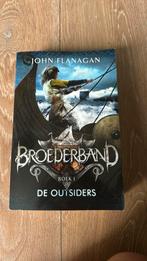 Broederband - De Outsiders (John Flanagan), Ophalen of Verzenden, Zo goed als nieuw