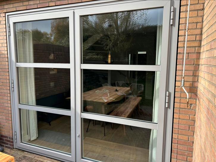 Alu pui 2 opensl. deuren, HR++ glas, lichtgrijs/wit RAL 9016, Doe-het-zelf en Verbouw, Kozijnen en Schuifpuien, Zo goed als nieuw