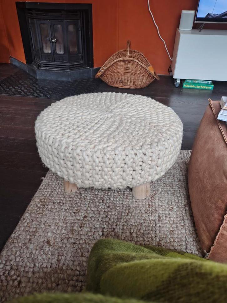 Leuke Gebreide Poef, Huis en Inrichting, Banken | Voetenbanken en Poefen, Gebruikt, 50 tot 75 cm, Rond, Hout, Ophalen