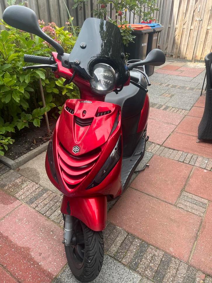 Rode Scooter - 50cc - Bouwjaar 2010, Fietsen en Brommers, Scooters | Piaggio, Gebruikt, Overige modellen, Maximaal 45 km/u, Benzine