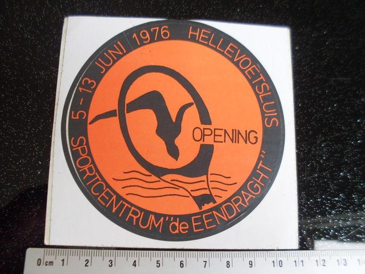sticker sportcentrum de eendraght hellevoetsluis 1976, Verzamelen, Stickers, Zo goed als nieuw, Bedrijf of Vereniging, Verzenden