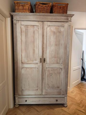 Vintage houten linnenkast – 210x130x74 cm beschikbaar voor biedingen