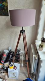Mooie Staande Lamp met Houten Tripod. Incl, lichtbron, Ophalen, Hout, Zo goed als nieuw, Modern