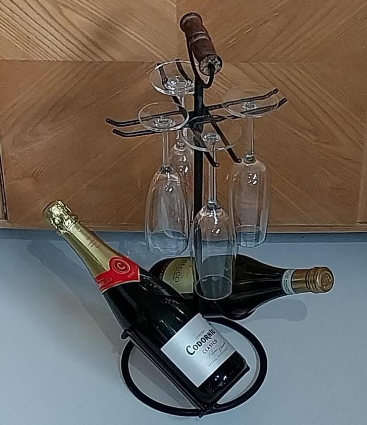 Smeedijzeren tafel wijnrek/ wijnfleshouder, Huis en Inrichting, Woonaccessoires | Wijnrekken, Zo goed als nieuw, 50 tot 75 cm