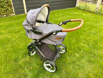 Mutsy Evo Urban Nomad kinderwagen met reiswieg  beschikbaar voor biedingen