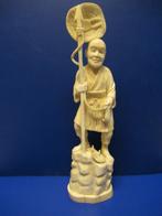 man met harpoen ivoor okimono, Antiek en Kunst, Ophalen of Verzenden