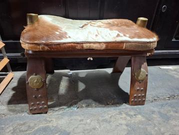 Retro Egyptisch Kamelen Zadelbankje beschikbaar voor biedingen