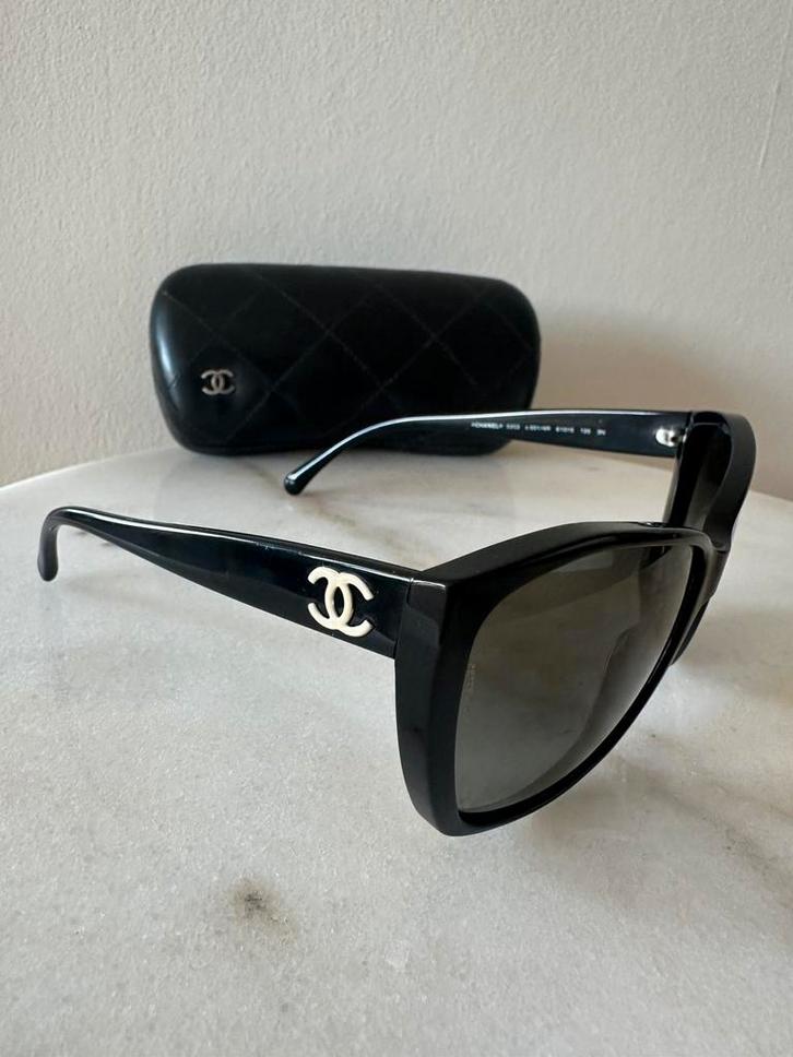 Chanel vintage zonnebril, Sieraden, Tassen en Uiterlijk, Zonnebrillen en Brillen | Dames, Gebruikt, Zonnebril, Overige merken