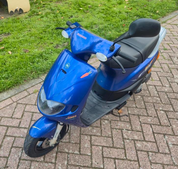 Piaggio zip FR fast rider Duits (INVOERGARANTIE), Fietsen en Brommers, Scooters | Piaggio, Zo goed als nieuw, Zip, Maximaal 45 km/u