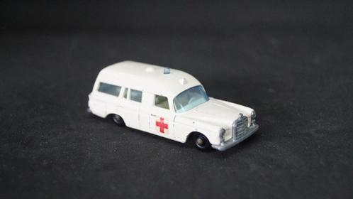 Lesney no 3-C Mercedes Benz Binz Ambulance, Matchbox 1967!!, Hobby en Vrije tijd, Modelauto's | Overige schalen, Zo goed als nieuw
