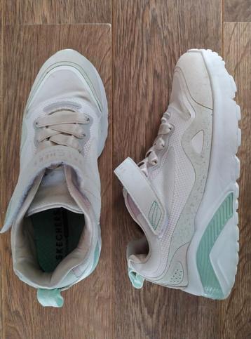 Skechers sneakers in maat 33. Wit/groene sportschoenen.  beschikbaar voor biedingen