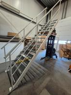 Stalen Rechte Trap - 2.7 Meter Hoog, Doe-het-zelf en Verbouw, Ladders en Trappen, Ophalen, Zo goed als nieuw, Trap, 2 tot 4 meter