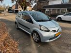 Toyota Aygo 1.0 12V Vvt-i 3DRS MMT 2006 Blauw, Auto's, Voorwielaandrijving, 68 pk, Origineel Nederlands, Handgeschakeld