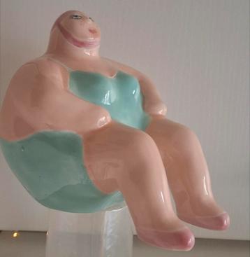 Dikke Dame in badpak. Keramiek.  Spaarpot.  15 cm. beschikbaar voor biedingen