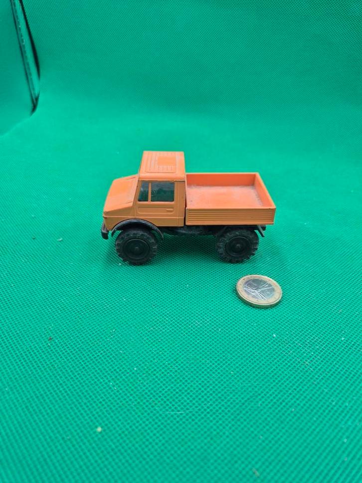 684 mercedesbenz unimog curser model, Hobby en Vrije tijd, Modelauto's | Overige schalen, Zo goed als nieuw, Bus of Vrachtwagen