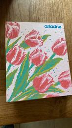 Ariadne handwerkboeken met jaargang ariadne’s 1990, Ophalen of Verzenden, Zo goed als nieuw, Patroon of Boek