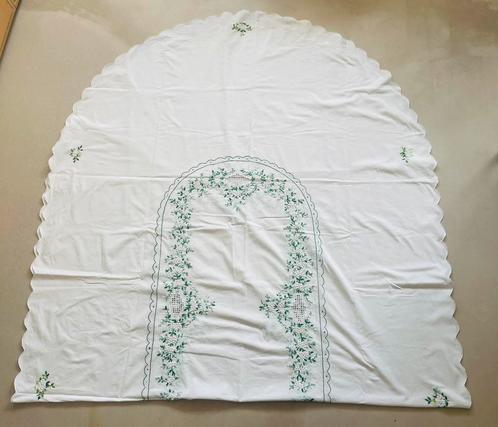 Tafelkleed geborduurd, Huis en Inrichting, Tafelkleden, Gebruikt, Rechthoek, Ophalen of Verzenden
