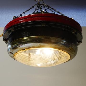 RET Koplamp van een tram medio 1935 omgebouwd tot hanglamp.  beschikbaar voor biedingen