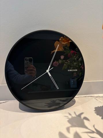 Karlsson Zwarte Wandklok - Zo goed als nieuw! beschikbaar voor biedingen