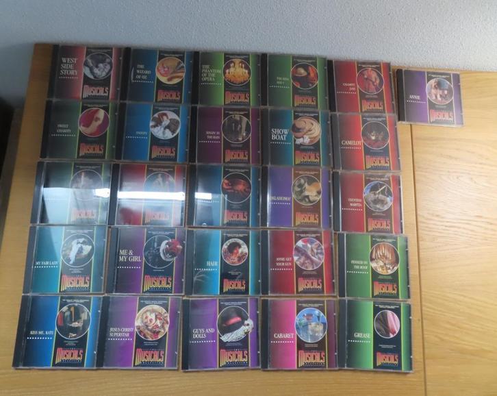 26 CD'S: THE MUSICAL COLLECTION (zgan)  ALLES IN 1 KOOP, Cd's en Dvd's, Cd's | Overige Cd's, Zo goed als nieuw, Ophalen of Verzenden