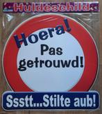 Huldeschilden, Gevelvlaggen enz, - Pas Getrouwd -  ( Nieuw ), Ophalen of Verzenden, Nieuw, Versiering, Geboorte of Huwelijk