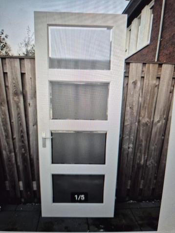 binnendeur met glas beschikbaar voor biedingen