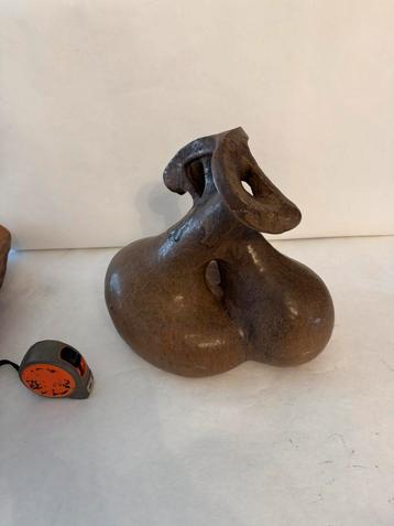 Fraai aardewerk geëmailleerde( vaas)sculptuur  beschikbaar voor biedingen