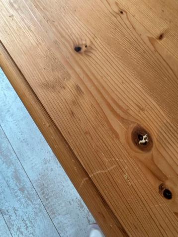 Houten Eettafel - Stevig en Sfeervol. beschikbaar voor biedingen