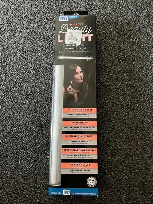 NIEUW IN DOOS Make up spiegel met daglichtlamp met USB lader, Sieraden, Tassen en Uiterlijk, Uiterlijk | Gezichtsverzorging, Nieuw
