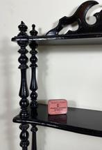 Antiek Frans regaaltje wandrekje met hout draaiwerk, Ophalen of Verzenden