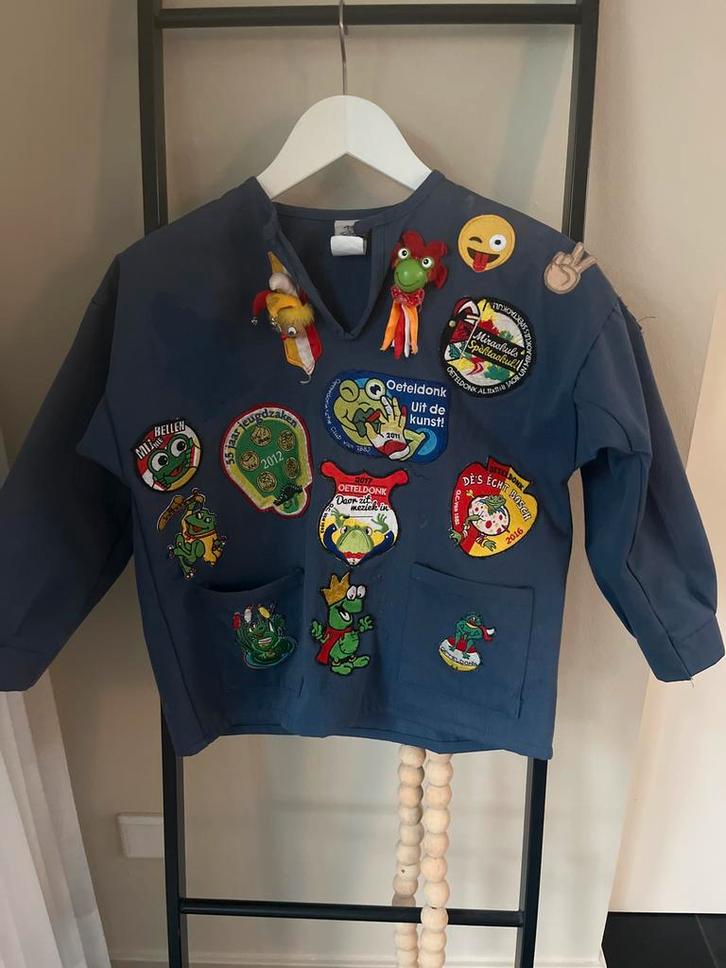 Oeteldonk Kiel Maat 140-152 met Veel Emblemen, Kinderen en Baby's, Carnavalskleding en Verkleedspullen, Gebruikt, Jongen of Meisje