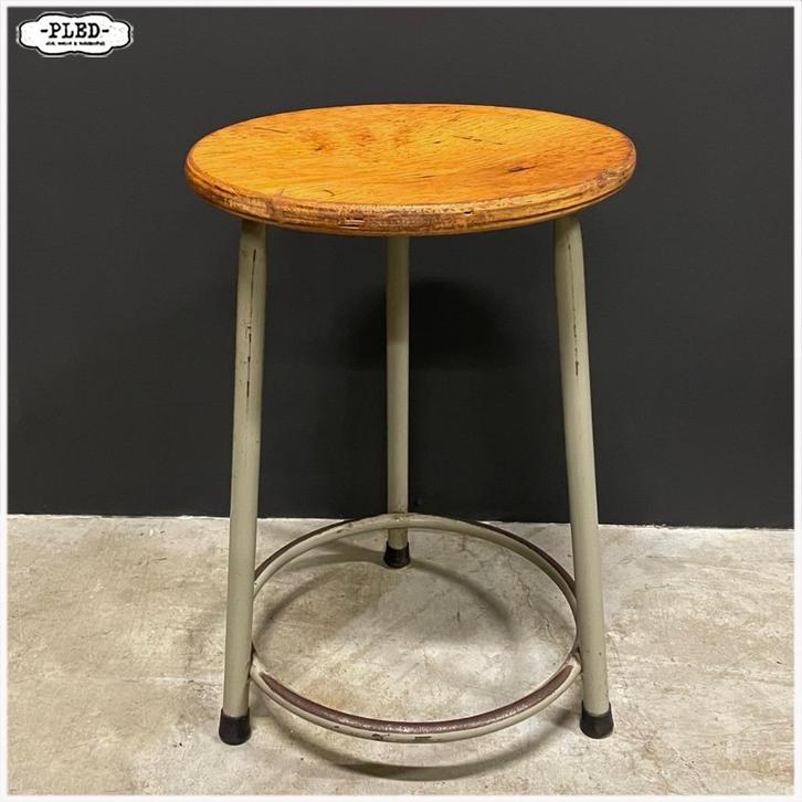 Vintage, industriële kruk, Huis en Inrichting, Krukjes, Gebruikt, Hout, Ophalen