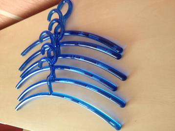 6 kledinghangers gigant kunststof blauw  45 cm beschikbaar voor biedingen