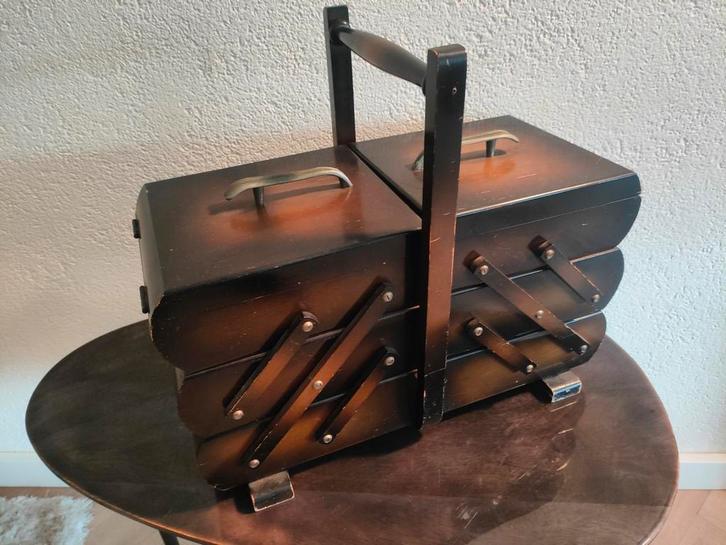 Vintage Uitklapbare Naaidoos/Opbergdoos, Hobby en Vrije tijd, Borduren en Borduurmachines, Gebruikt, Overige typen, Ophalen of Verzenden