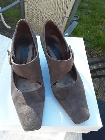 Luxe elegante pums van Peter Kaiser, 4 1/2 ( 37.5)echt leer beschikbaar voor biedingen