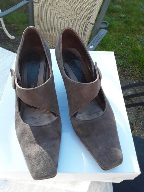 Luxe elegante pums van Peter Kaiser, 4 1/2 ( 37.5)echt leer, Kleding | Dames, Schoenen, Zo goed als nieuw, Pumps, Beige, Verzenden