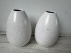 2 vaasjes, wit met zwarte spikkels (hema), Ophalen of Verzenden, Zo goed als nieuw