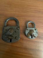 Antieke oude sloten hangslot oud 2 stuks, Motoren, Accessoires | Sloten, Ophalen of Verzenden, Zo goed als nieuw