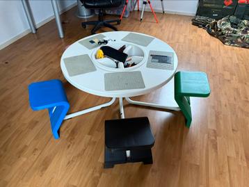 Lego ronde speel tafel met 5 zitjes zonder lego beschikbaar voor biedingen