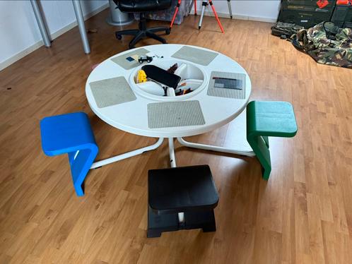 Lego ronde speel tafel met 5 zitjes zonder lego, Kinderen en Baby's, Speelgoed | Speeltafels, Gebruikt, Ophalen