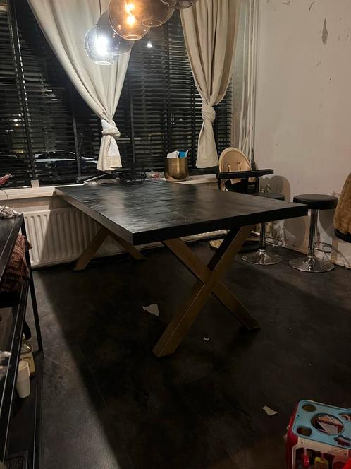 Moderne Industriële massief houten zwart met goud  Eettafel, Huis en Inrichting, Tafels | Eettafels, Gebruikt, 100 tot 150 cm