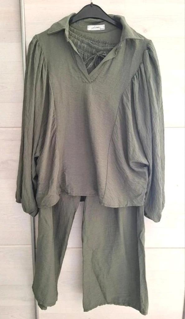 Ambika linnen tweedelig pak – one size, Kleding | Dames, Jasjes, Kostuums en Pakken, Zo goed als nieuw, Kostuum of Pak, Maat 42/44 (L)